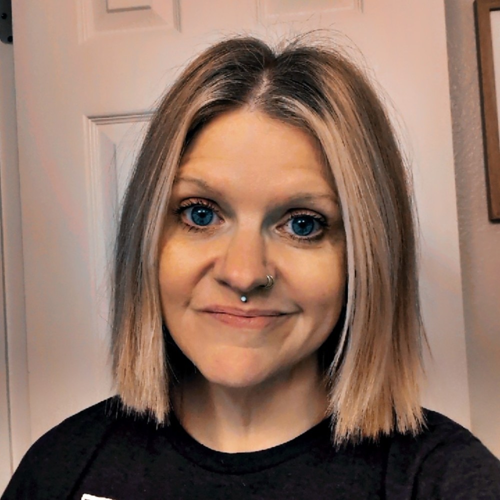 Meet your Posher, Lina